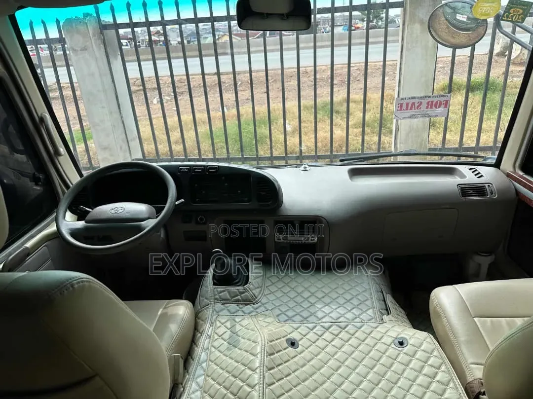 Toyota Coaster 2011 Gold