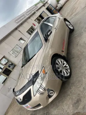 Toyota Camry XLE 4dr Sedan (2.4 4cyl 5A) 2008 Gold