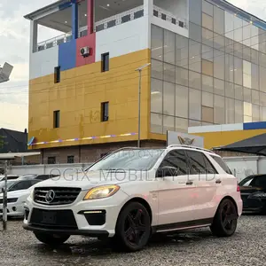 Mercedes-Benz M Class ML63 AMG 4dr SUV AWD (5.5L 8cyl Turbo 7A) 2014 White