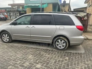 Toyota Sienna LE 2009 Silver