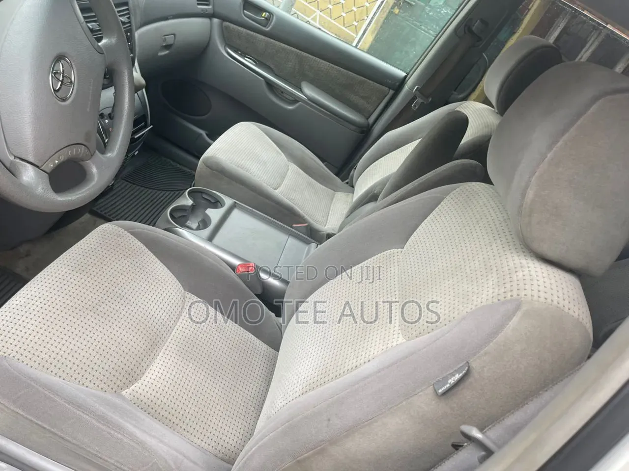 Toyota Sienna LE 2009 Silver