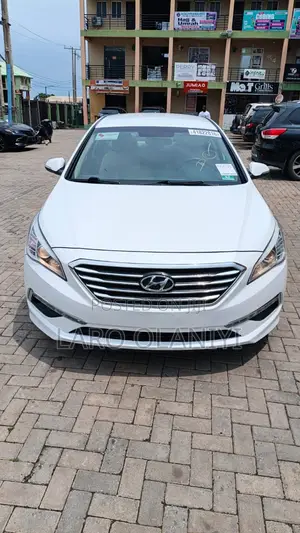 Hyundai Sonata SE 4dr Sedan (2.4L 4cyl 6A) 2015 White