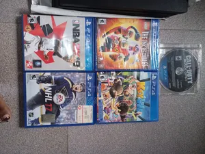 Ps4 Bundle- 2 Controllers, 5 Games