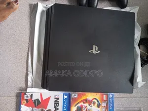 Ps4 Bundle- 2 Controllers, 5 Games
