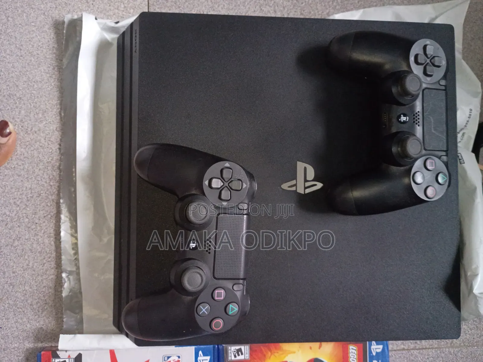 Ps4 Bundle- 2 Controllers, 5 Games