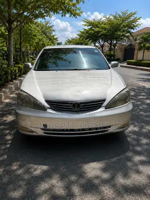Toyota Camry XLE V6 4dr Sedan (3.0L 6cyl 5A) 2004 Silver