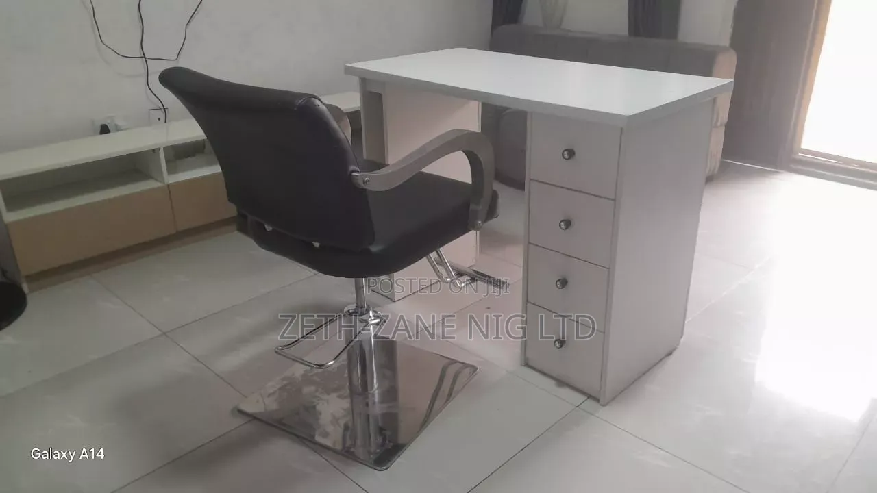 Saloon Chair and Table