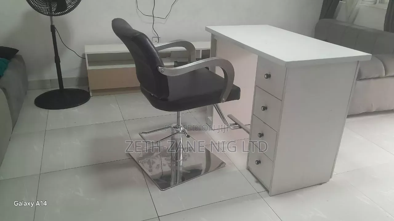 Saloon Chair and Table