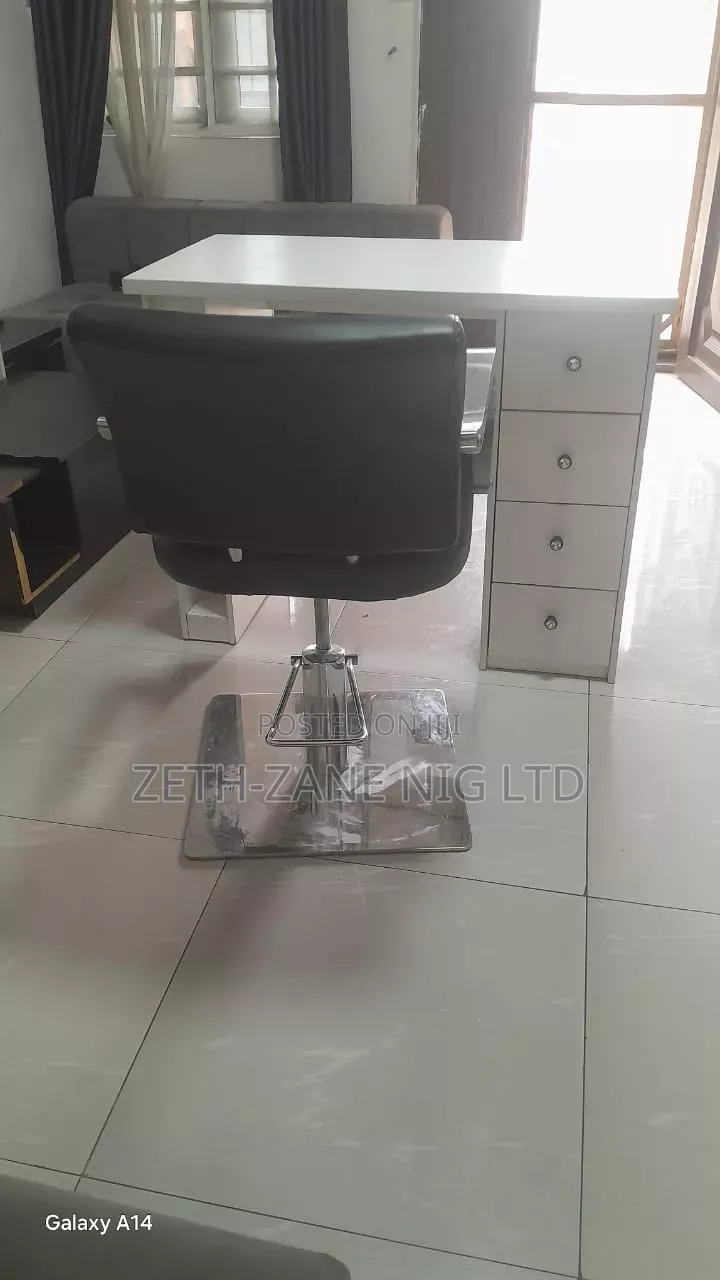 Saloon Chair and Table