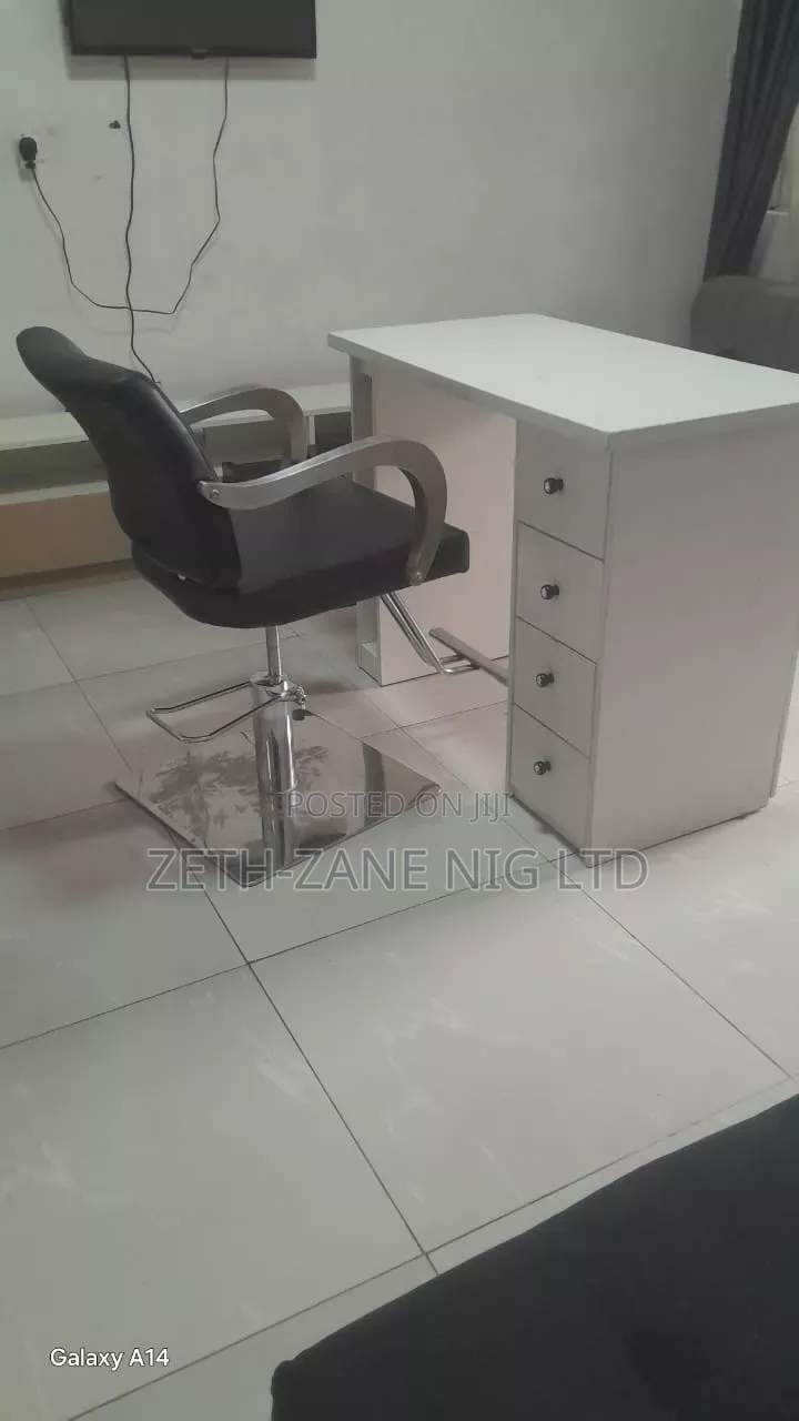 Saloon Chair and Table