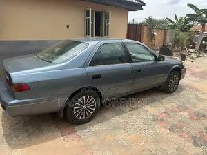 Toyota Camry LE 4dr Sedan (2.4L 4cyl 5M) 2002