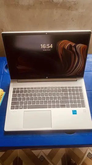 Laptop HP ProBook 450 G8 8GB Intel Core i3 SSHD+SSD 256GB