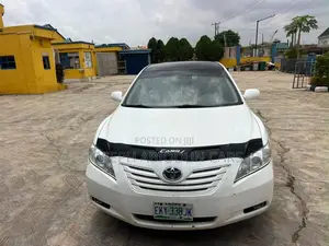 Toyota Camry XLE 4dr Sedan (2.4L 4cyl 5A) 2009 White