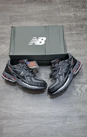 New Balance 1906u