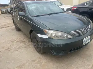 Toyota Camry 2.4 XLE 2005 Green