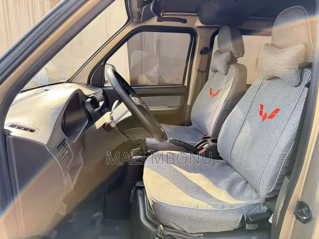 Wuling GL6509 2020 Gold