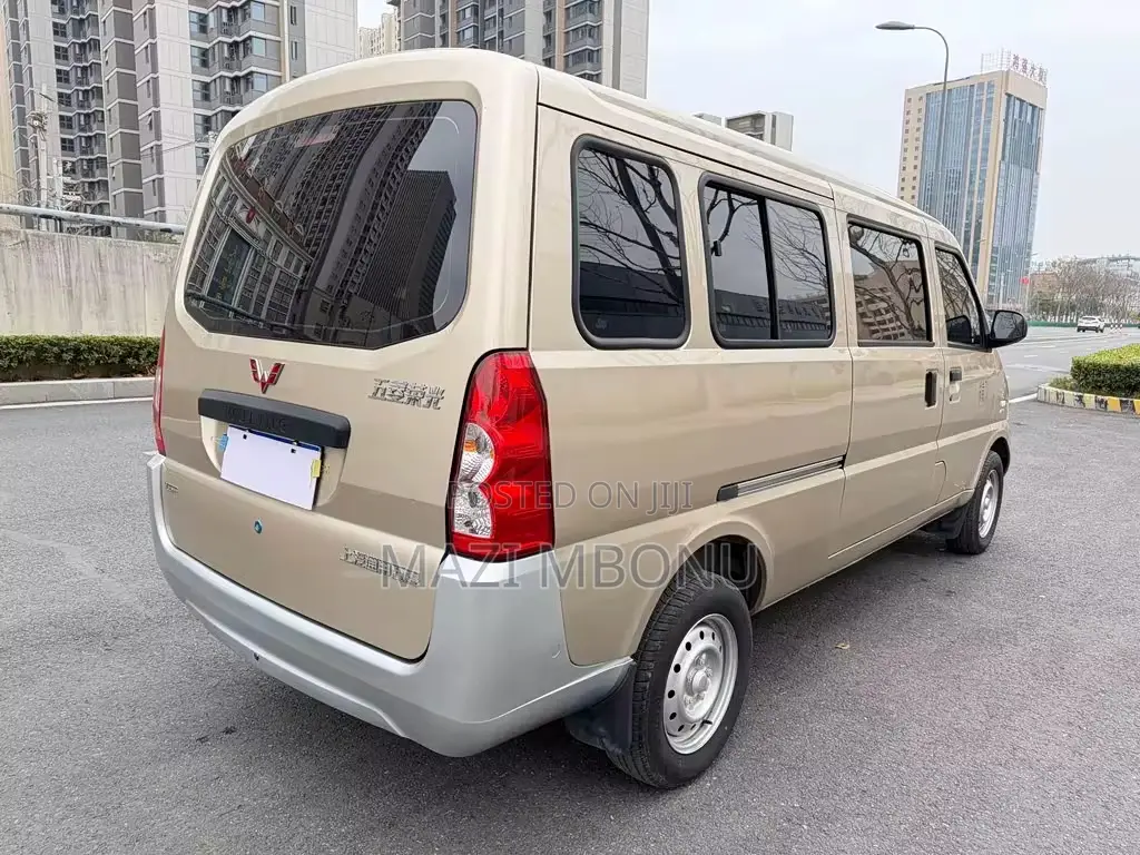Wuling GL6509 2020 Gold