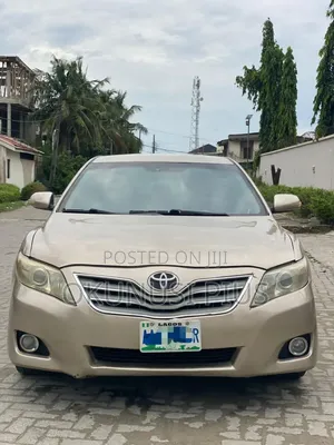 Toyota Camry 2010 Gold