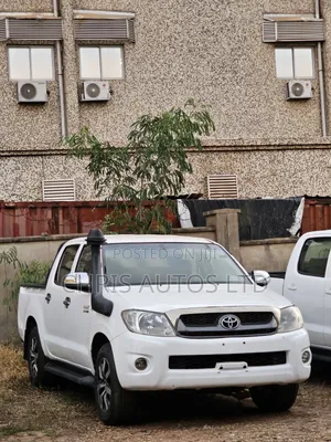 Toyota Hilux 2009 White