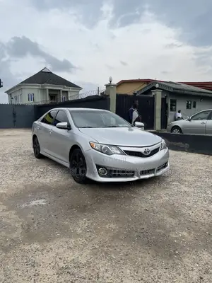 Toyota Camry SE 4dr Sedan (2.5L 4cyl 6A) 2013 Silver