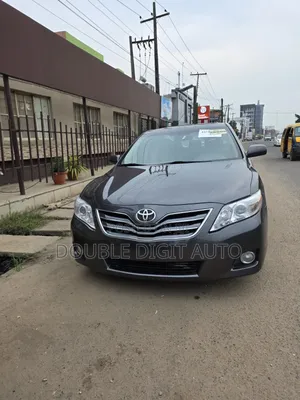 Toyota Camry XLE 4dr Sedan (2.5L 4cyl 6AM) 2010 Gray