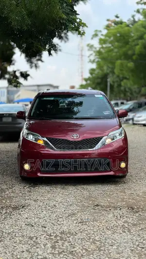 Toyota Sienna SE 8-Passenger 4dr Minivan (3.5L 6cyl 6A) 2015 Red