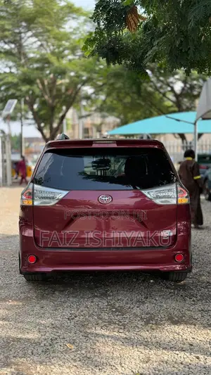 Toyota Sienna SE 8-Passenger 4dr Minivan (3.5L 6cyl 6A) 2015 Red