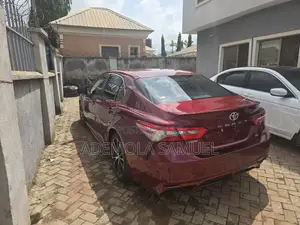 Toyota Camry SE FWD (2.5L 4cyl 8AM) 2018 Red