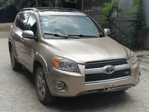 Toyota RAV4 2010 Gold