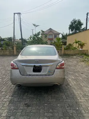 Nissan Altima 2.5 S 4dr Sedan (2.5L 4cyl CVT) 2015 Brown