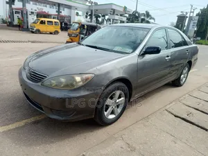 Toyota Camry LE 4dr Sedan (2.4L 4cyl 5A) 2005 Gray