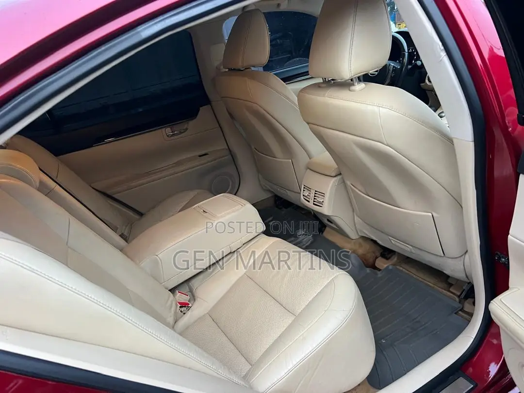 Lexus ES 2017 Red
