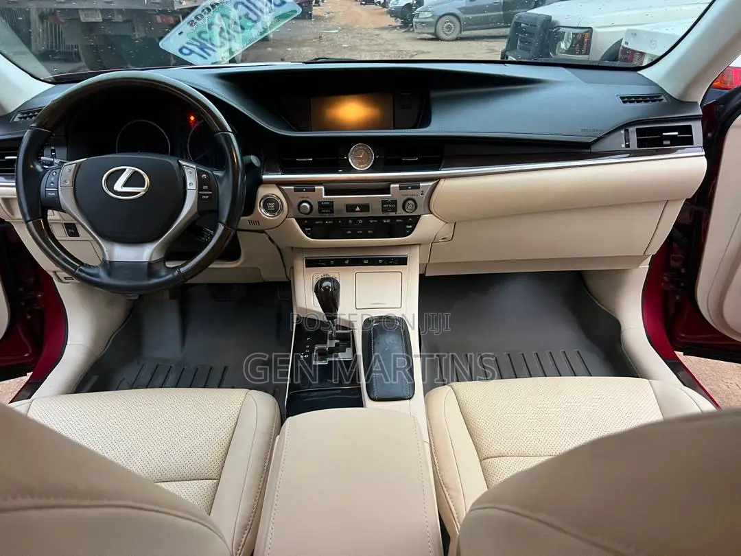 Lexus ES 2017 Red