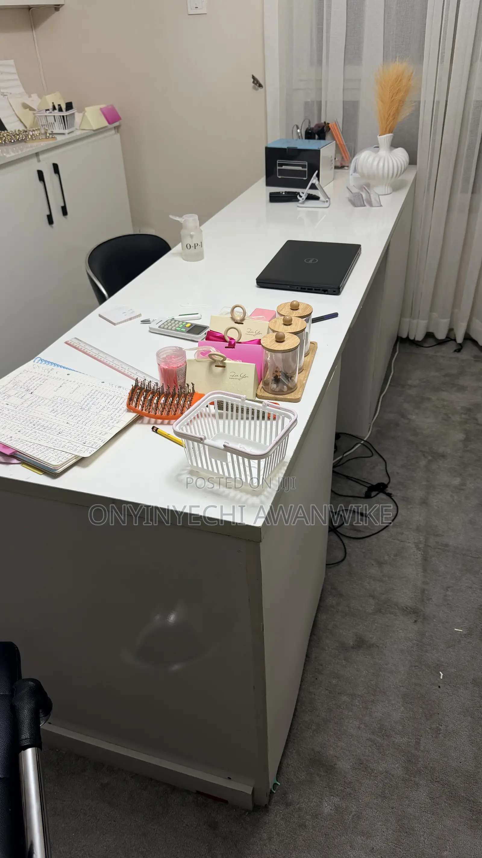 Nail/Office Table