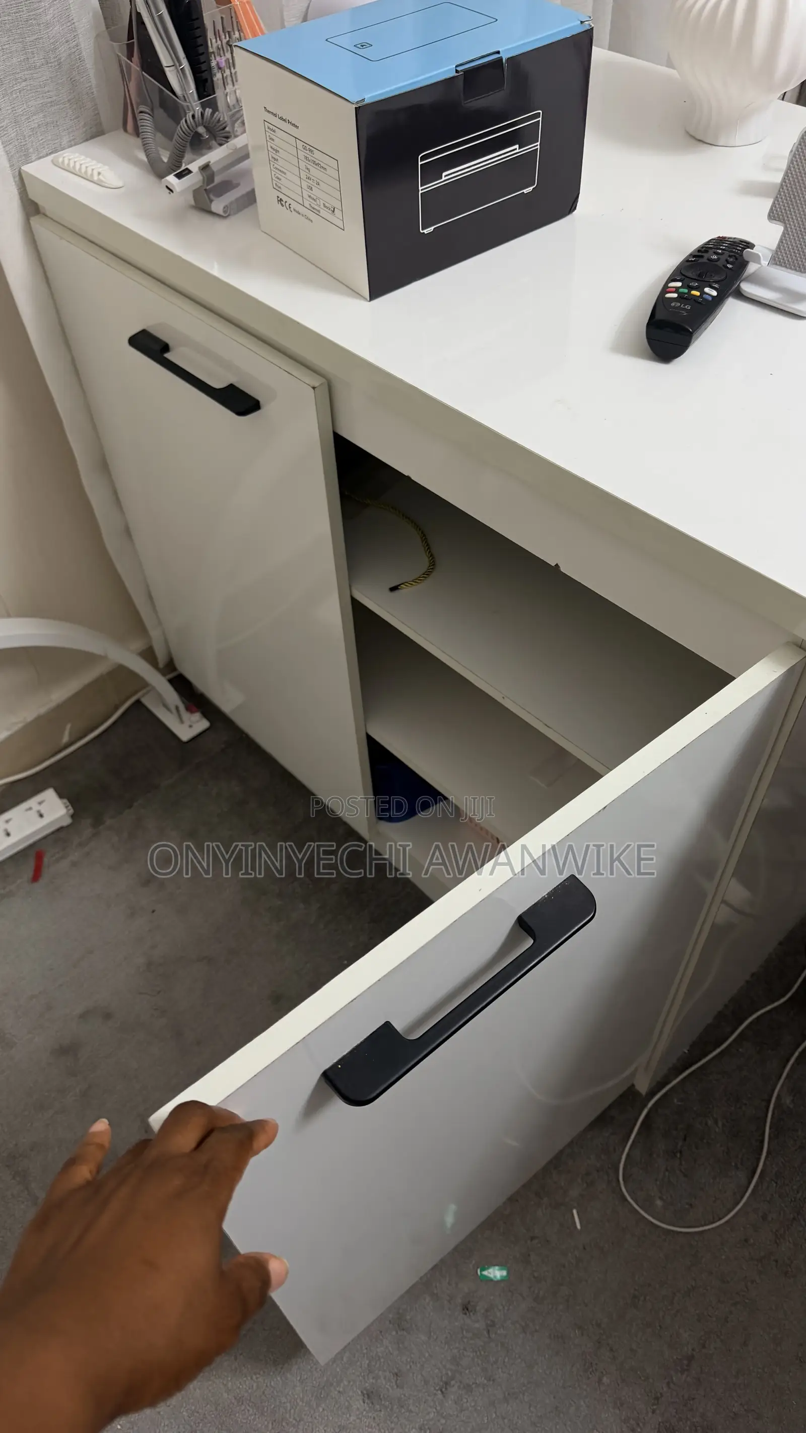 Nail/Office Table