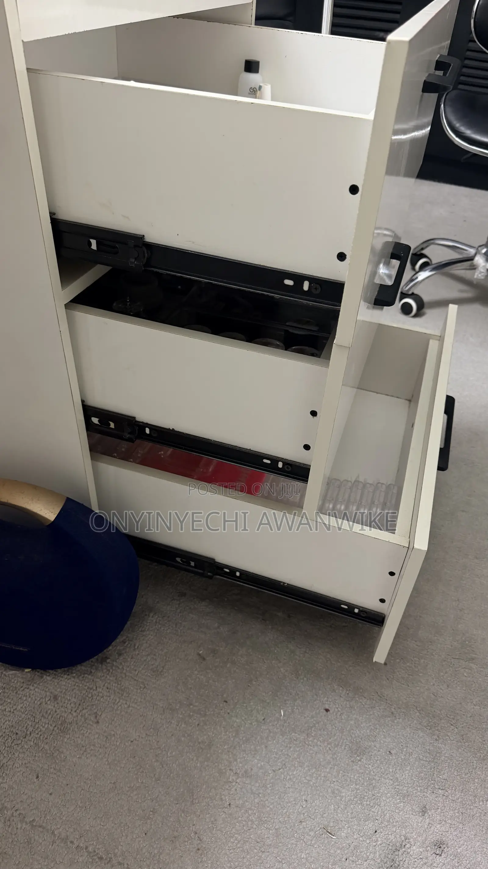 Nail/Office Table