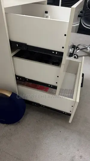 Nail/Office Table