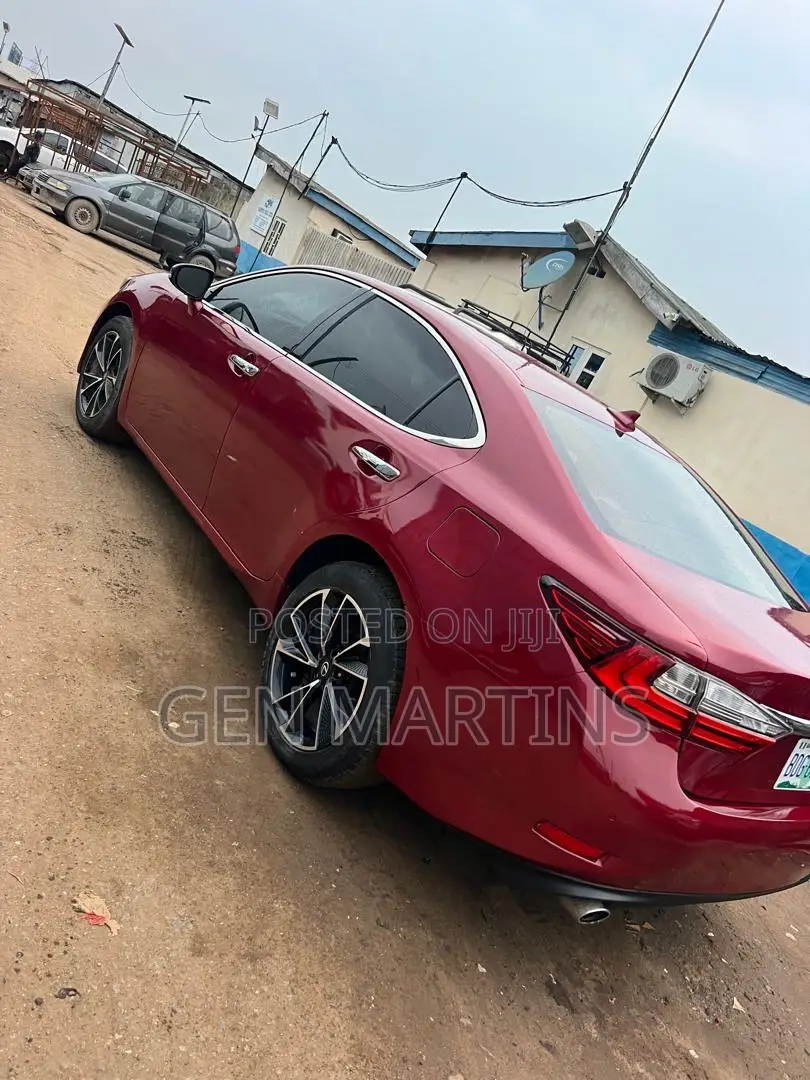 Lexus ES 2017 Red