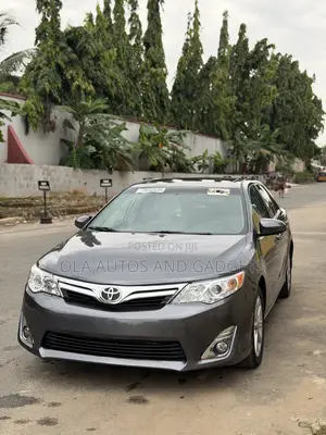 Toyota Camry XLE V6 4dr Sedan (3.5L 6cyl 6A) 2012 Gray