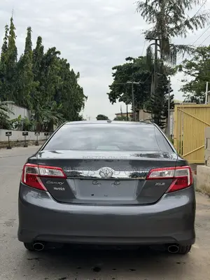 Toyota Camry XLE V6 4dr Sedan (3.5L 6cyl 6A) 2012 Gray