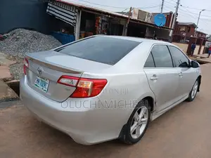 Toyota Camry SE 4dr Sedan (2.5L 4cyl 6A) 2013 Silver