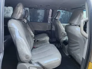 Toyota Sienna 2013 Gold