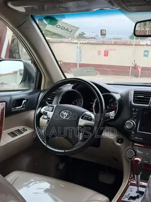 Toyota Highlander Limited 2011 White