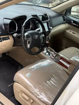Toyota Highlander Limited 2011 White