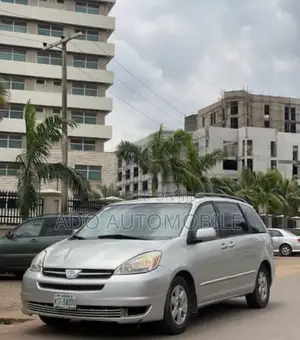 Toyota Sienna 2004 Silver