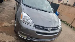 Toyota Sienna LE FWD (3.3L V6 5A) 2004 Gray