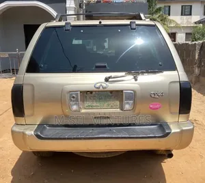 Infiniti QX4 2000 Gold