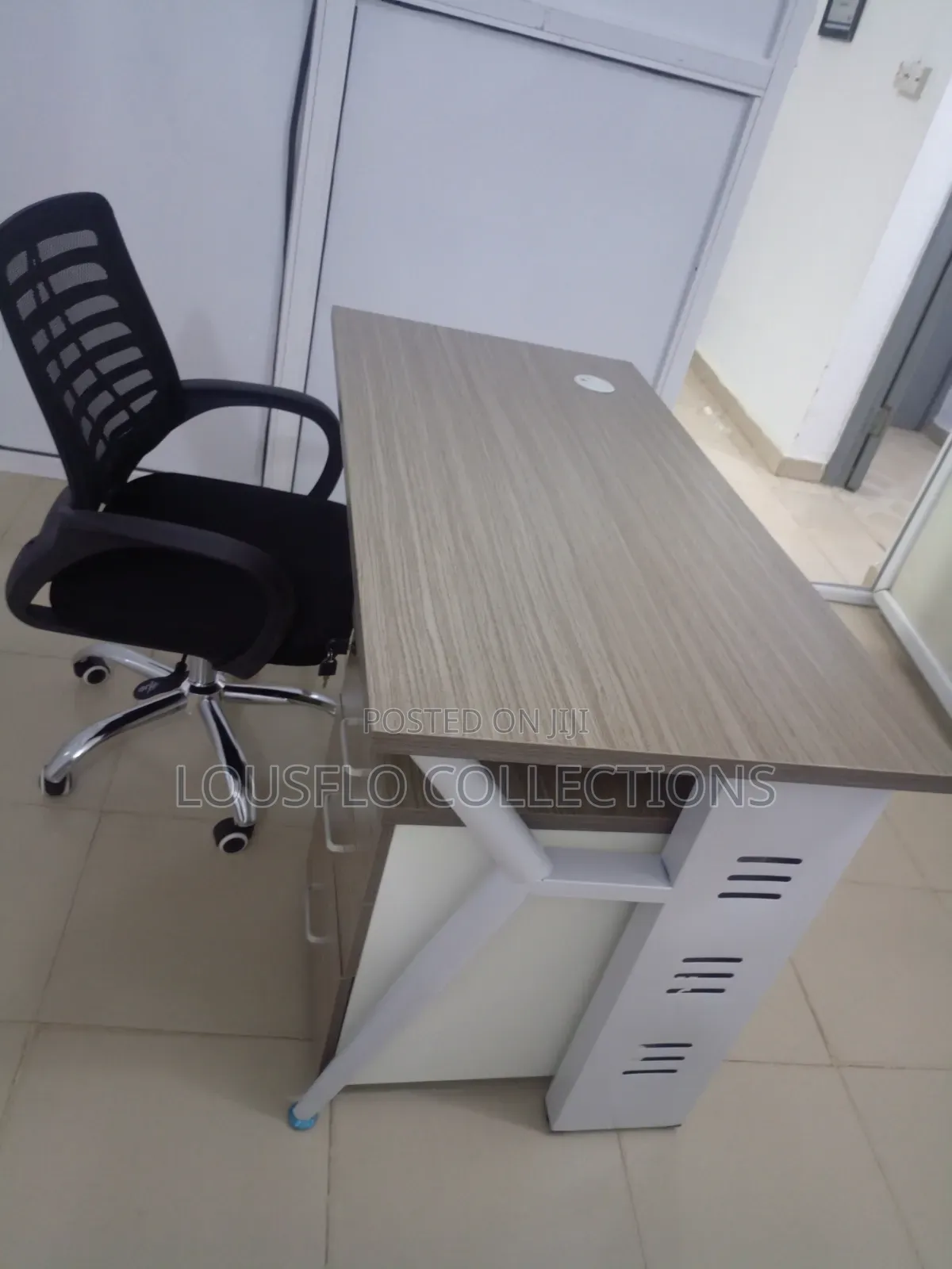 Quality Office Table With 3 Drawer and Chair