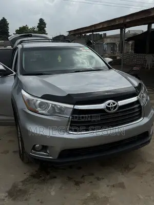 Toyota Highlander LE 4dr SUV (3.5L 6cyl 6A) 2015 Silver