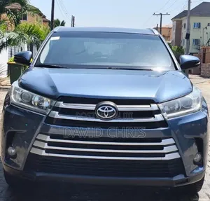 Toyota Highlander XLE 4x2 V6 (3.5L 6cyl 8A) 2017 Blue